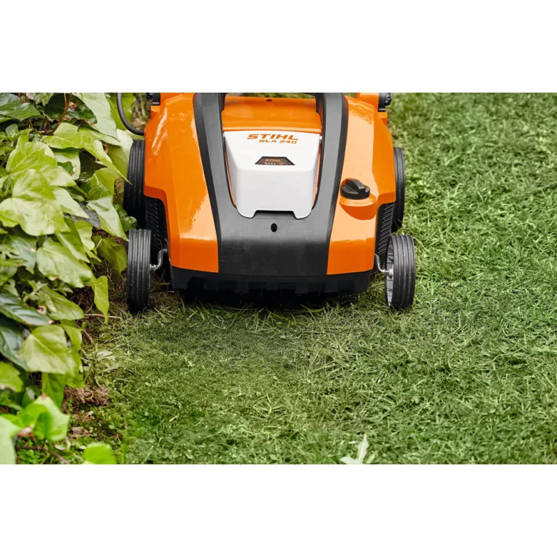 Scarificateur RLA 240 STIHL - Pack batterie et chargeur
