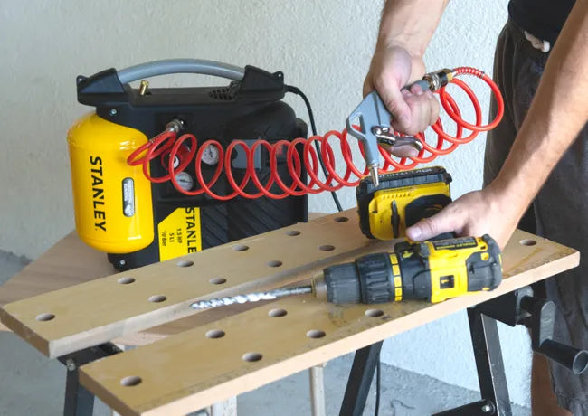 Compresseur de loisirs STANLEY 5L 1.5 cv avec accessoires
