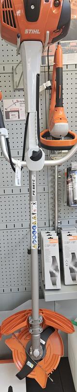 Débroussailleuse FS 511 C-EM avec couteau Duro broyeur 320-2 STIHL